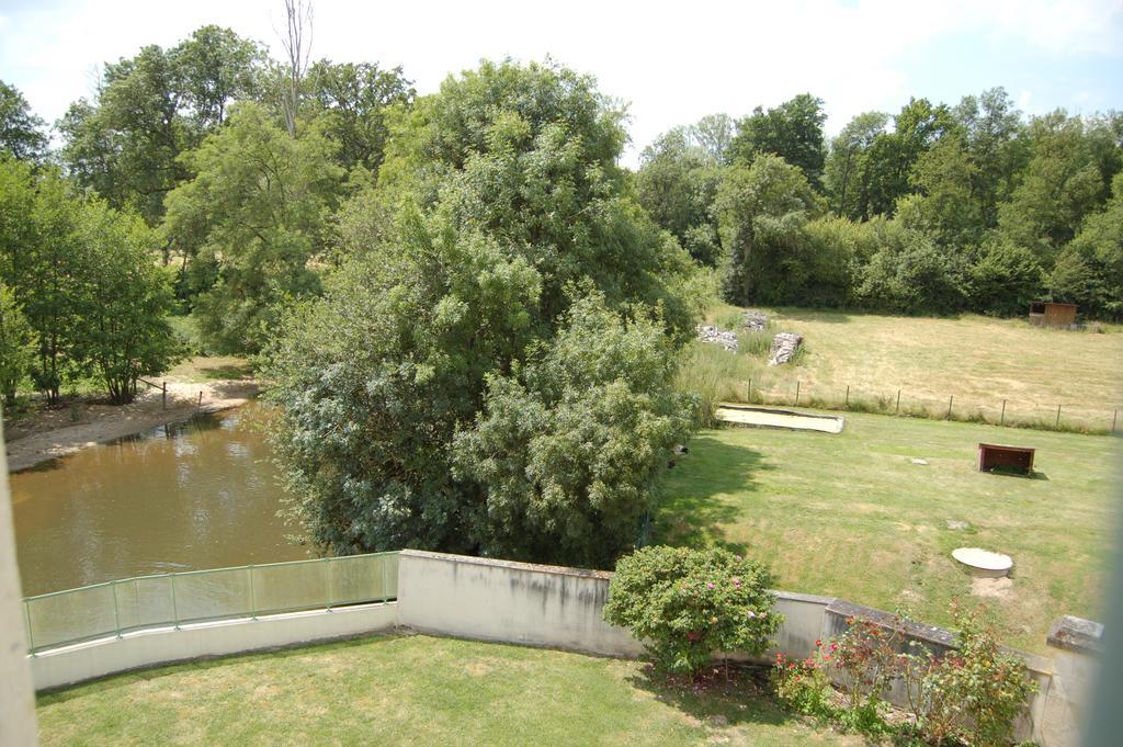 Le Moulin Neuf Bed and Breakfast Vignoux-sur-Barangeon Værelse billede