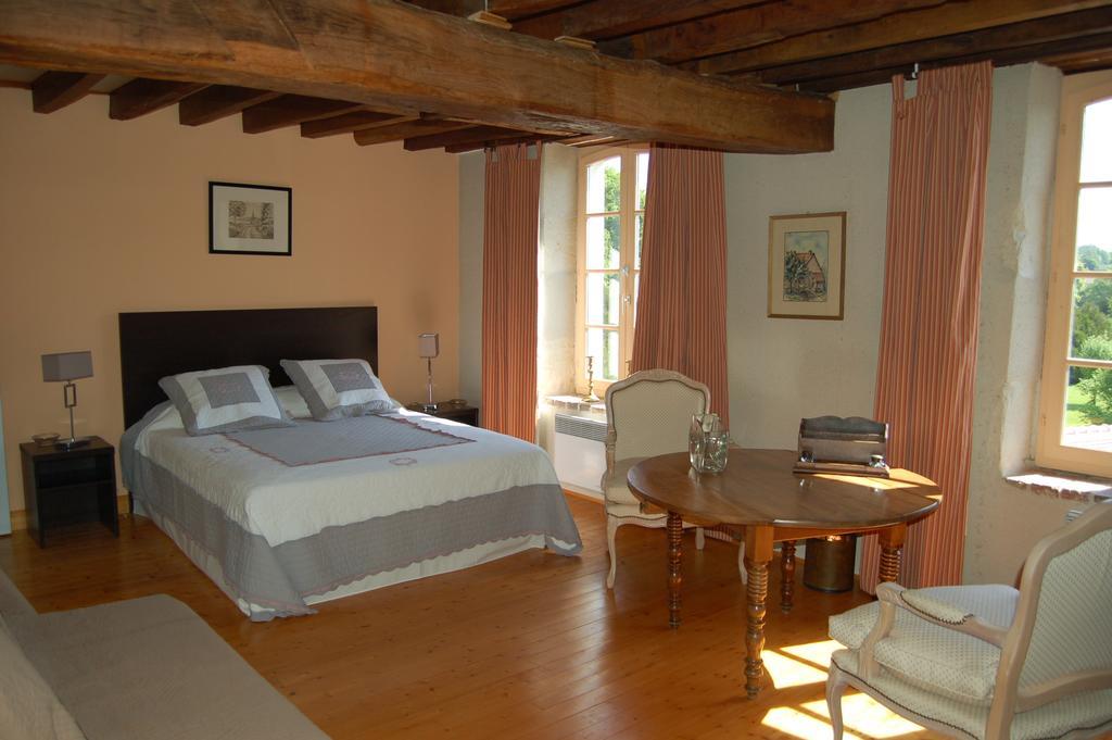 Le Moulin Neuf Bed and Breakfast Vignoux-sur-Barangeon Værelse billede